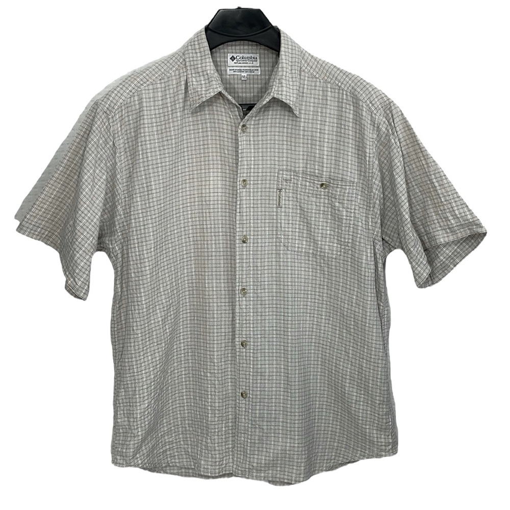 Vintage Columbia men’s Size XL tan, khaki and white plaid button up camp shirt.‎